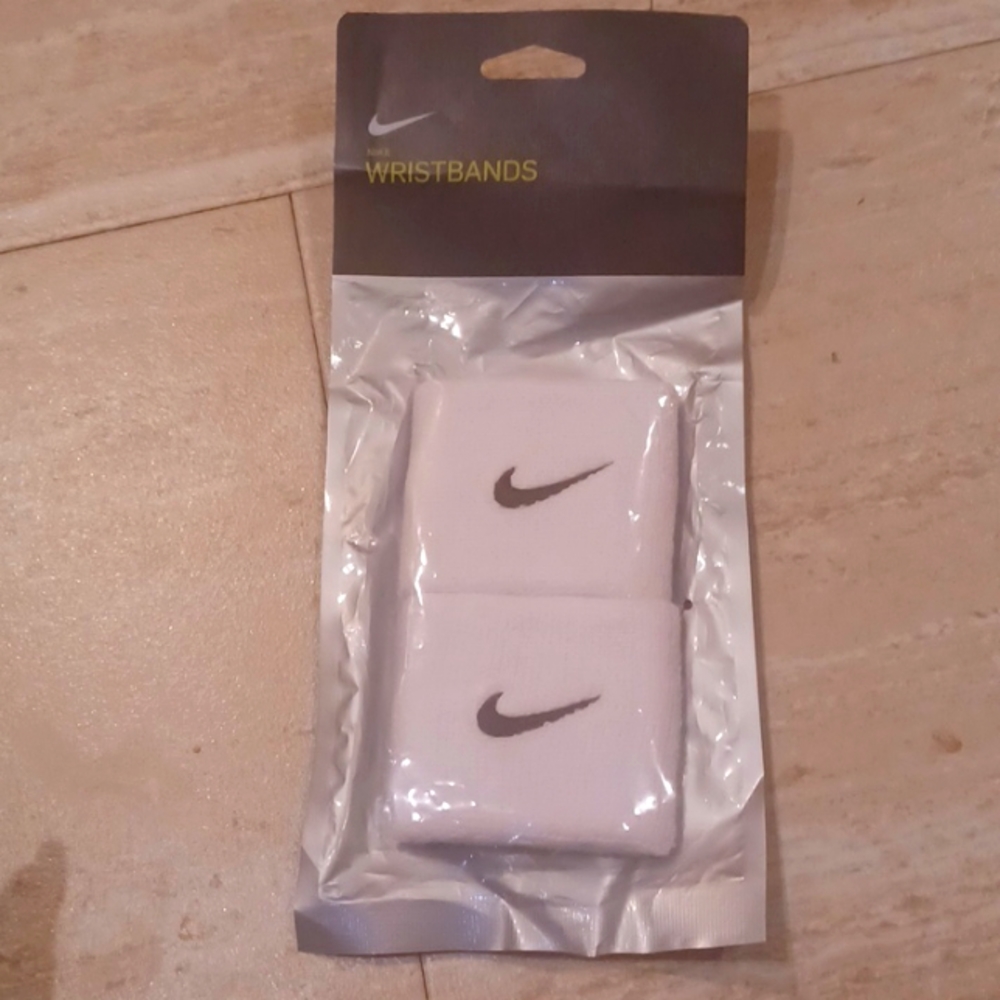 NWT Nike Unisex Wristbands - Picture 1 of 4